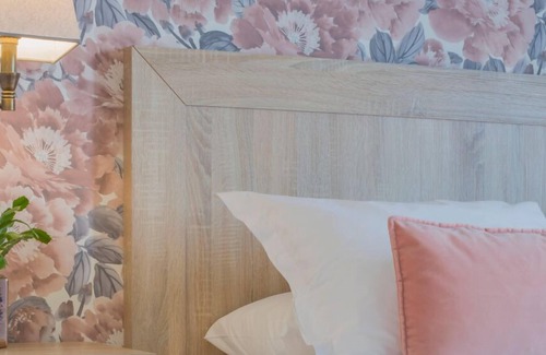 Ilisia Apartment | Superb serviced flat for 6 in the heart of Athens with view of Lycabettus Hill