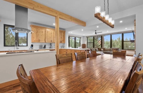 Tahoe Village House | Superb Ski Haus | Near Heavenly & Views | Sleeps 8