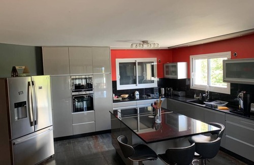 Gap House | Superb south-facing architect-designed villa 230m2 with jacuzzi