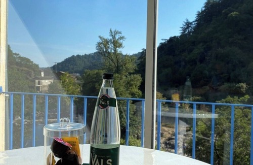 Vals-les-Bains Apartment | Superb studio - River access