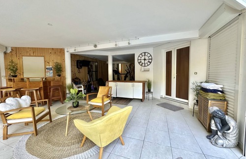 Dampierre Apartment | Superb Studio with Pool 3 minutes from the Beach