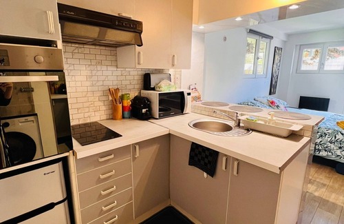 Bagneux Apartment | Superb studio with private entrance and garden