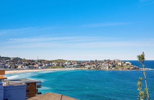 Bondi Apartment | Superb sun-filled 2BR apartment, family friendly, WiFi, stunning views, walk to beach