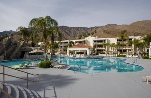 Canyon Corridor Condo | SUPERB SURROUNDINGS! 2BDR(6) POOL! BAR! KITCHEN!