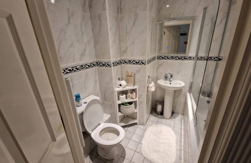 Eastbourne Apartment | Superb Two Bed, Two Bathroom Flat, With Two Balconies With Marina View