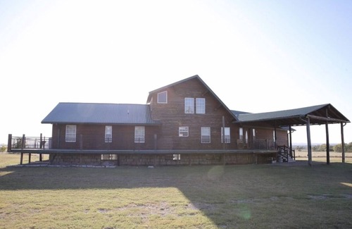 Comanche County Cabin | Superb view Lake Ellsworth! Log cabin in the country.