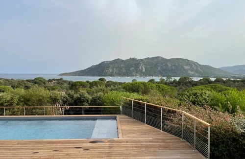 Santa Giulia House | Superb Villa, breathtaking view of Santa Giulia Bay, 5 min walk to the beach