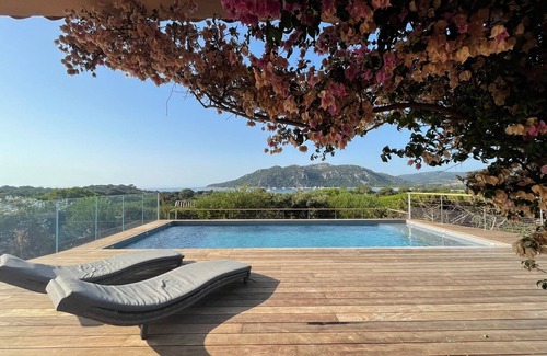 Santa Giulia House | Superb Villa, breathtaking view of Santa Giulia Bay, 5 min walk to the beach