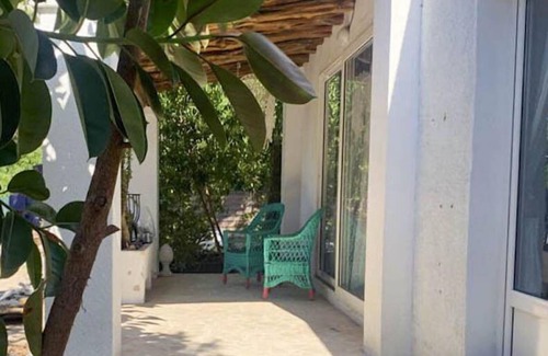San Antonio Bay Villa | Superb villa within walking distance to the beach