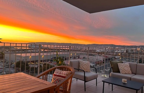 Euromed - La Joliette Apartment | Superbe appartement en résidence avec vue sur mer