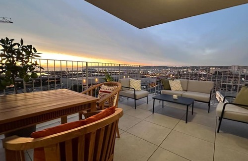 Euromed - La Joliette Apartment | Superbe appartement en résidence avec vue sur mer