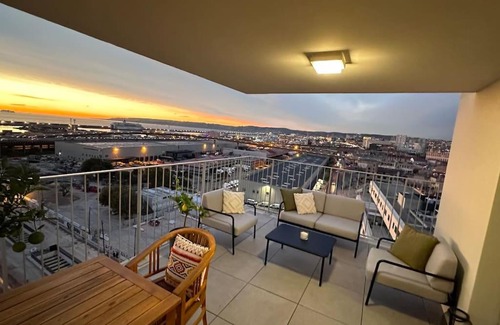 Euromed - La Joliette Apartment | Superbe appartement en résidence avec vue sur mer