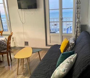 Luc-sur-Mer Apartment | Superbe appartement front de mer