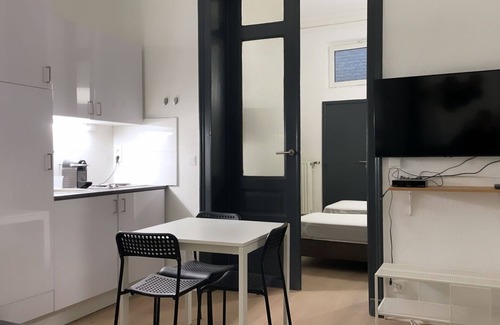 Anneessens Apartment | Superbe Appartement Haut Plafond Lumineux Central