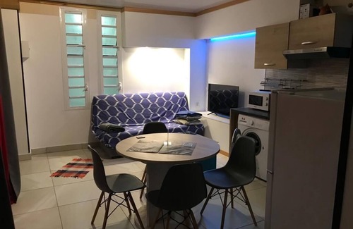 Saint-Andre Apartment | Superbe logement avec piscine chauffée et Jacuzzi