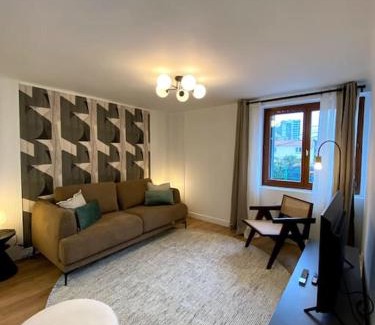 Quartier Centre Ville Apartment | Superbe T2 rénové 2km Gare avec parking privé