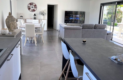 Serignan Villa | Superbe Villa Avec Piscine Chauffée et Proche de la Plage
