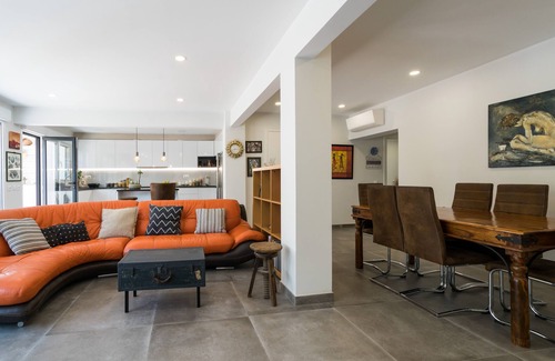Ameijeira House | Superbly located, 15 minutes from the beach and city center.