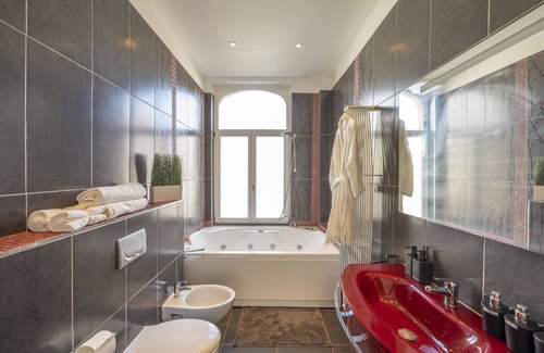 Ixelles Bed & Breakfast | Superior Double Room - Bed & Breakfast - Free Breakfast + Gym