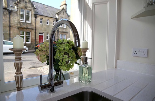 St. Andrews Apartment | Superior ground floor pied à terre with short walk to golf courses