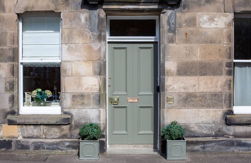 St. Andrews Apartment | Superior ground floor pied à terre with short walk to golf courses