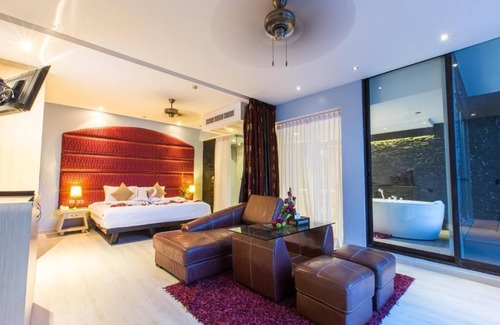 Patong Resort | Superior Jacuzzi Suite in Patong (A)