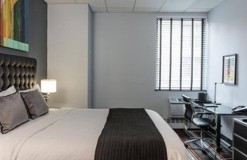 Midtown South Hotel | Superior King Bedded Room at Broadway Plaza Hotel