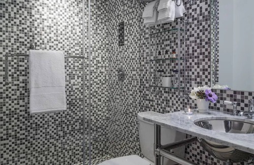 Hudson Square Hotel | Superior King, Hotel Hugo, Trendsetting Art Design, Near Hudson Square, Pets