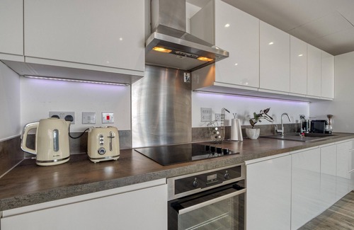 Syon Apartment | Superior Luxury 2BD|2BA w Spectacular View