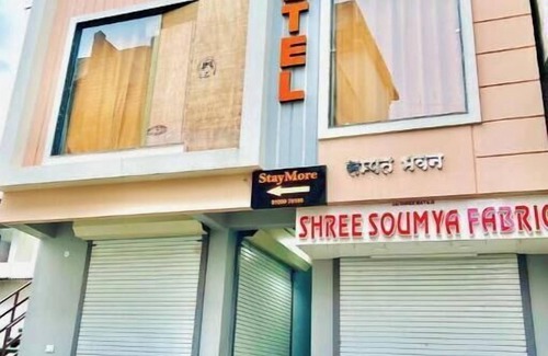 Maheshwar Apartment | Superior Quadruple 3 to 4 adults room @ StayMore