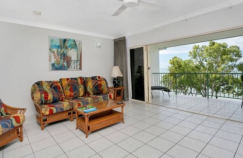 Trinity Beach Apartment | Superior Seaview Two Bedroom Apartment