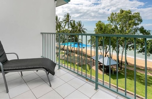Trinity Beach Apartment | Superior Seaview Two Bedroom Apartment