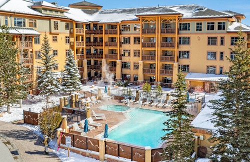 Park City Condo | Superior Ski In Ski Out w/Direct Views of Slopes & Gondola Pool Conde Nast Forbes Award Winner B422