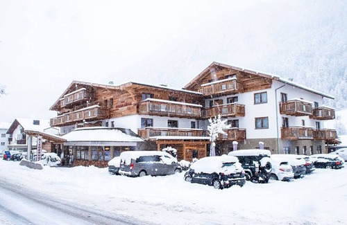 Ried im Oberinntal House | Superior Suite Tirol - Hundehotel Riederhof