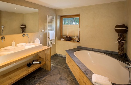 Ried im Oberinntal House | Superior Suite Tirol - Hundehotel Riederhof