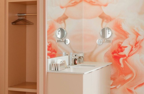 Saint-Roch Hotel | Superior Suite 2 - Rose Hôtel Invisible