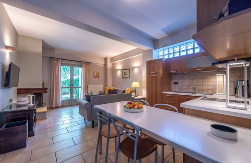 Longos Apartment | Superior Suites Afrodite & Artemis & Nafsika (50m²) 2-4 persons