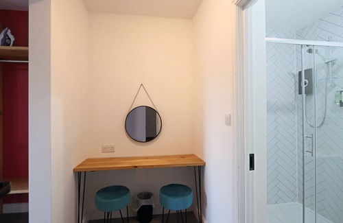 Derby Apartment | Superior-Twin room-Ensuite with Shower