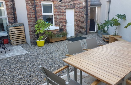 North Bitchburn Apartment | Superking beds, spacious and comfortable first floor apartment near town centre