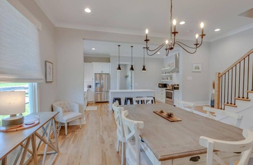 Franklin House | Superstar Country Retreat - Historic Franklin Home
