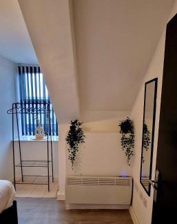 Grangetown Apartment | SuperValue Suite 10 - Fast WiFi, Hotel Linen, Keyless Entry, City only 10 Mins - BY PROPERTY PROMISE