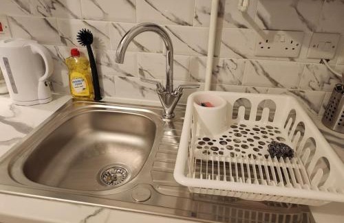 Grangetown Apartment | SuperValue Suite 6 - Fast WiFi, Hotel Linen, Keyless Entry, City only 10 Mins - BY PROPERTY PROMISE