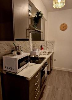 Grangetown Apartment | SuperValue Suite 9 - Fast WiFi, Hotel Linen, Keyless Entry, City only 10 Mins - BY PROPERTY PROMISE