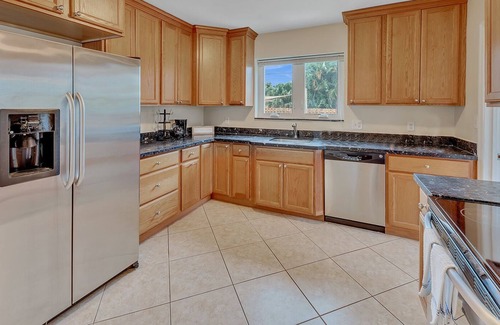 South Lake House | ★ SuperVilla ★ 4BR/3BA ★ Heated Pool ★ 5 mins to beach
