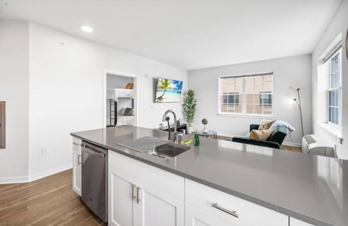 Hackensack River Waterfront Apartment | Supreme 2 Bed/2 Bath Condo in Prime Jersey City