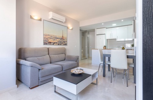 Fuengirola City Centre Apartment | Sur Suites Castillo