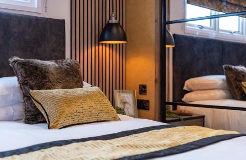 Louth Cabin | Sure Studio by Best Western Brackenborough Lakes & Resort