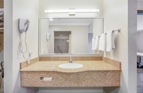 Fontana Hotel | SureStay Hotel by Best Western Fontana
