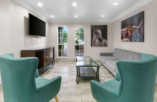 Benbrook Hotel | SureStay Plus by Best Western Fort Worth Benbrook