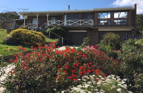 Dodges Ferry House | Surf Beach House - Park Beach - amazing views, sun & surf. Walk to the beach.